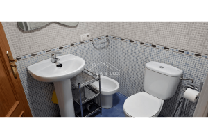 Baño, retrete y lavabo