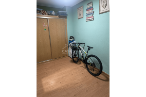 Habitación y dentro un armario