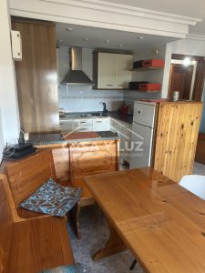 Cocina y mesa comedor